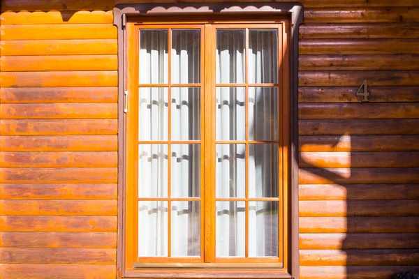 Yeni büyük pencere kapalı perdeler ile