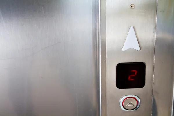 Внутри закрытого лифта — стоковое фото