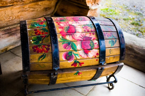 Güzel dekoratif göğüs boyalı