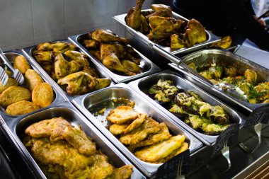 Et yemekleri bir kafede sayaçlarıyla