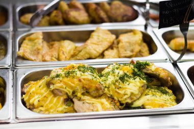 Et yemekleri bir kafede sayaçlarıyla