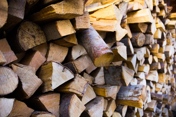 Mükemmel yığılmış yakacak odun