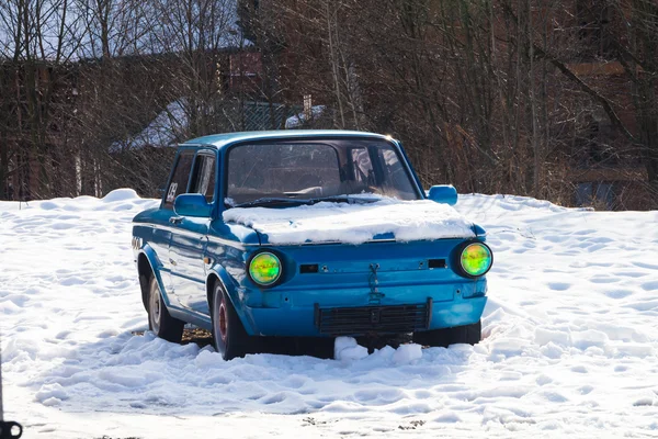 Özgün farlar mavi retro araba