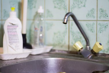 Yemekler ve vinç için dağıtıcı