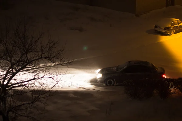 Winter Street in de avond Rechtenvrije Stockafbeeldingen