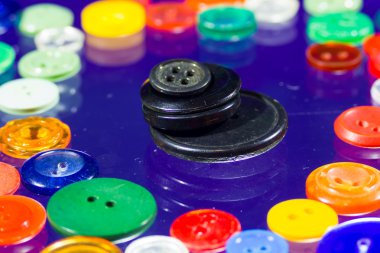 Çok çok renkli düğmeler