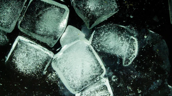 녹는 얼음의 조각 — 스톡 사진