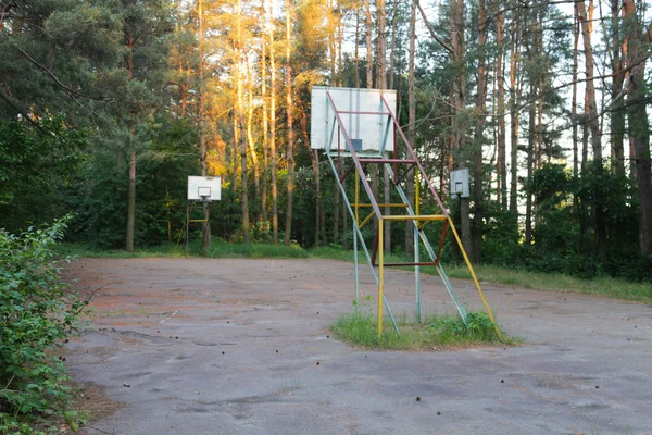 Lege basketbalveld — Stockfoto