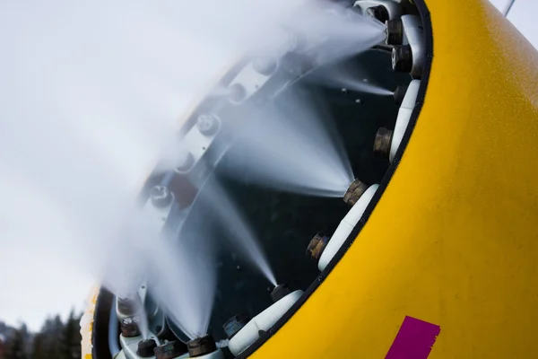 Kar topu yakın kar yapmak