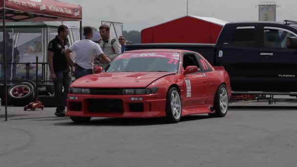 Red racing car on the parking — Stock Video