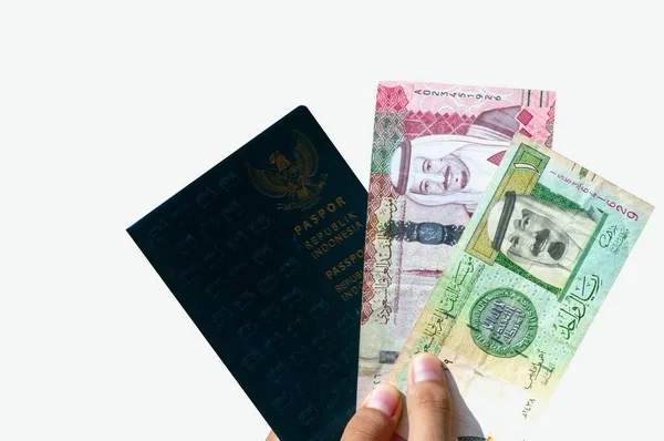 Libro Pasaporte Verde Indonesio Saudi Riyal Moneda Arabia Saudita Concepto — Foto de Stock