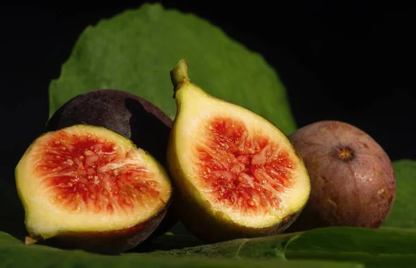 Primer Plano Frutas Frescas Maduras Estaño Frutas Higo Enfoque Poco — Foto de Stock