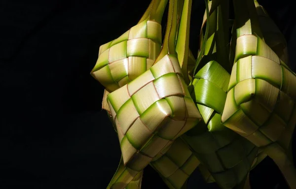 Ketupat Lebaran Bolo Arroz Embalado Dentro Recipiente Forma Diamante Folhas — Fotografia de Stock