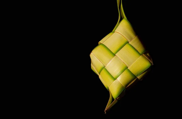 Ketupat Lebaran Ein Reiskuchen Der Einem Diamantförmigen Behälter Aus Geflochtenen — Stockfoto