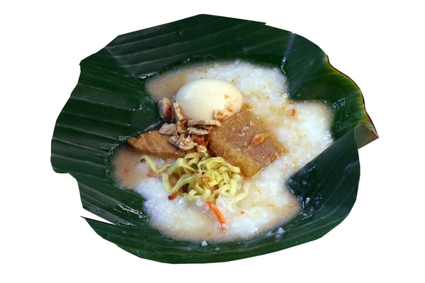Bubur Jawa 印度尼西亚米粥 鸡蛋和黄面 浅色聚焦点 白色背景孤立 — 图库照片