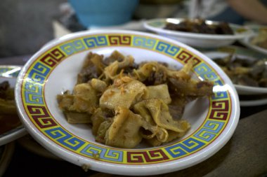 Jerohan, Lezzetli sığır işkembesi, geleneksel Endonezya yemeği, genellikle et çorbası ile yenir..