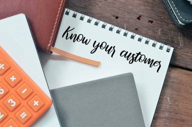 Metin ile yazılmış defterlerin seçici odak noktası CUSTOMER biliyorum.