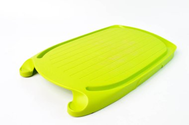 Klang, Malezya: 11 Şubat 2021-Yeşil kesim tahtası beyaz arkaplan üzerinde.