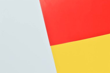 Kırmızı, sarı ve beyaz arkaplanın üst görünümü