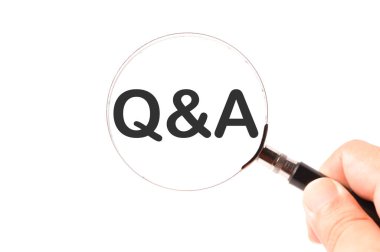 Metin Q & A ile yazılan büyüteç Sorular ve Cevaplar anlamına geliyor