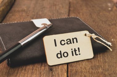 I Can do IT ile yazılmış kalem, defter ve etiket açılı görünümü!
