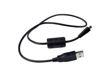 DSR kamera için siyah usb kablosu beyaz arkaplanda izole edildi