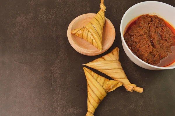 Alimento Tradicional Malayo Llamado Arroz Ketupat Palas Ketupat Con Rendang —  Fotos de Stock