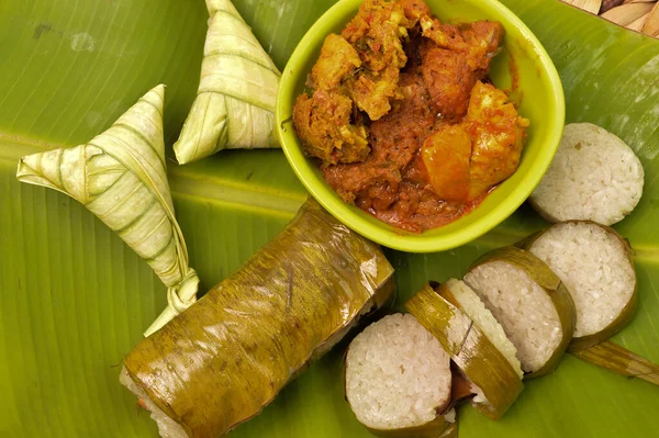 Traditionelle Malaiische Speisen Heißen Lemang Und Ketupat Reis Oder Ketupat — Stockfoto