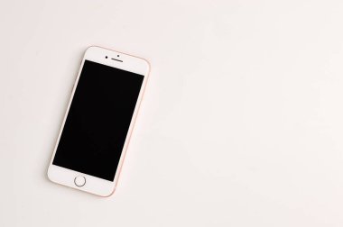 Klang, Malezya: 20 Temmuz 2021 - Beyaz arkaplanda izole edilmiş yeni elma iPhone 8