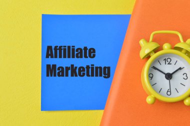 Saat, defter ve mavi notla işaretleme onaylandı.