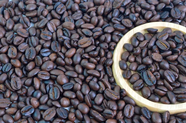 コーヒー豆の茶色のローストの束 選択的焦点 — ストック写真