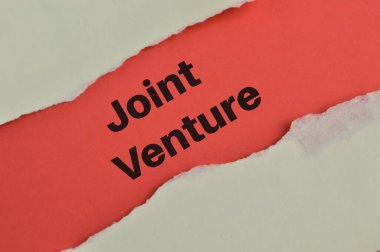 Kırmızı arka planda yazılmış JOINT VentURE metni. İş konsepti