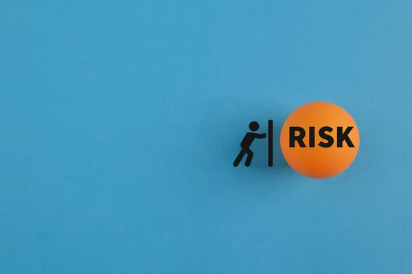 Podnikatel Zastavuje Míč Obchodní Řešení Koncepce Ochrany Rizik — Stock fotografie
