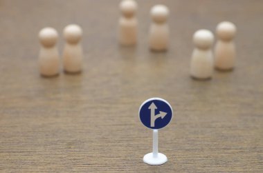 Bir takım, merkezi bir sorun cevaplandıktan sonra yönünü seçmeli ve farklı potansiyel geleceklere götürmelidir..