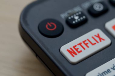 Klang, Malayai: Eylül Netflix Now: 4K Smart Television için Modern Uzaktan Kumanda, Işıklandırma Erişimi.