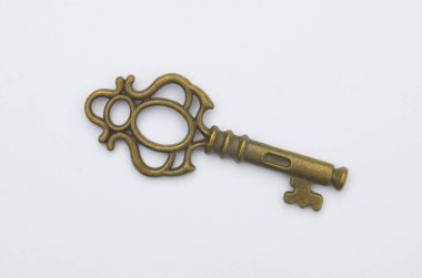 Dekoratif Kullanım İçin Eski Süslü Metal Anahtar Gizemi, Tarihi, Güvenliği ve Geleneksel El Sanatı Sembolize Ediyor