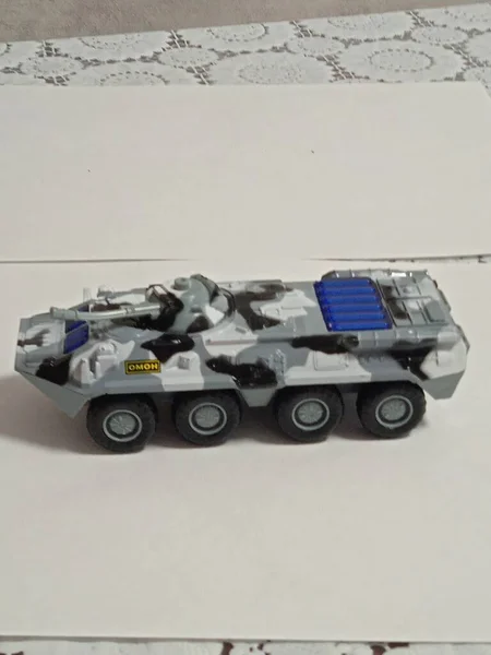 2-8 yaş arası çocuklar için mekanik oyuncaklar.