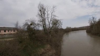 Nisan-ay döneminde Krasnodar bölgesindeki Prsheha Nehri.