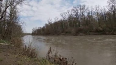 Nisan-ay döneminde Krasnodar bölgesindeki Prsheha Nehri.