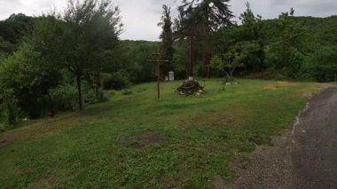 Burası Abhazya Cumhuriyeti 'nde Zlatoust tarafından yüceltildi.