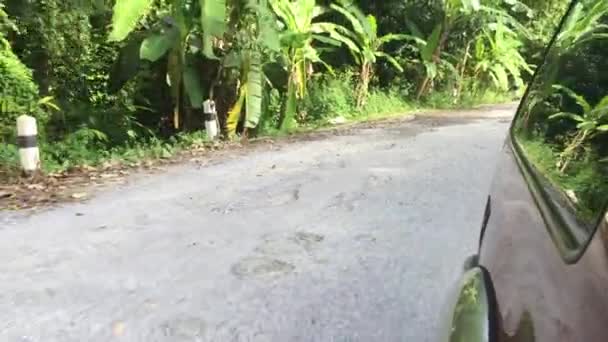 Gebroken weg slecht asfalt — Stockvideo
