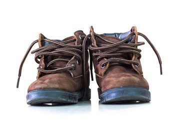 çocuğun önyükleme üzerinde beyaz izole.