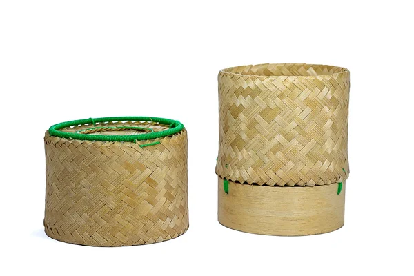 Wicker Bamboo artesanato tradição arroz pegajoso com backgr branco — Fotografia de Stock