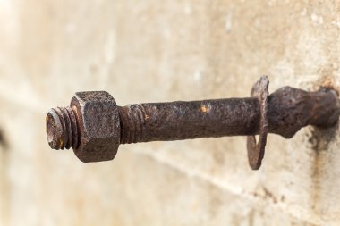 Aşındırıcı cıvata somun ile paslanmış. Grunge endüstriyel inşaat c
