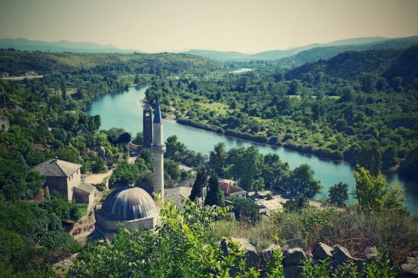 Vista panorâmica de Pocitelj, cidade medieval na Bósnia e Herzegovina — Fotografia de Stock