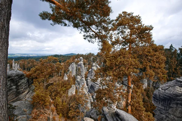 Rocas para escalar Hruba Skala en Chequia — Foto de Stock