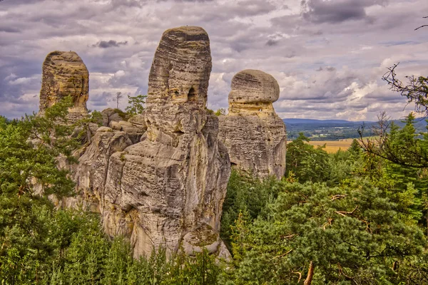 Rocas para escalar Hruba Skala en Chequia — Foto de Stock
