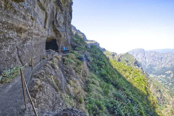 Bonito atardecer sobre montañas en Madeira - Portugal — Foto de Stock