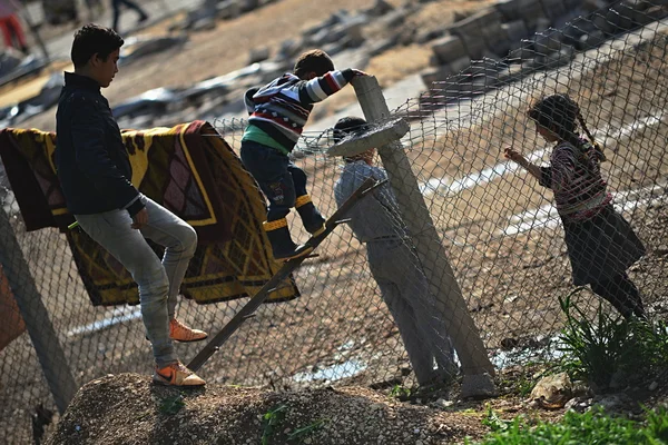 People in refugee camp — Stock Photo, Image