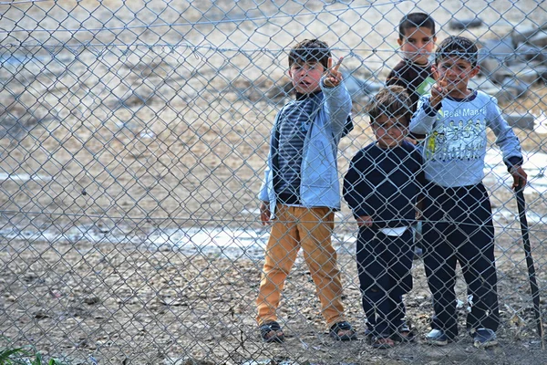 Personnes dans le camp de réfugiés — Photo